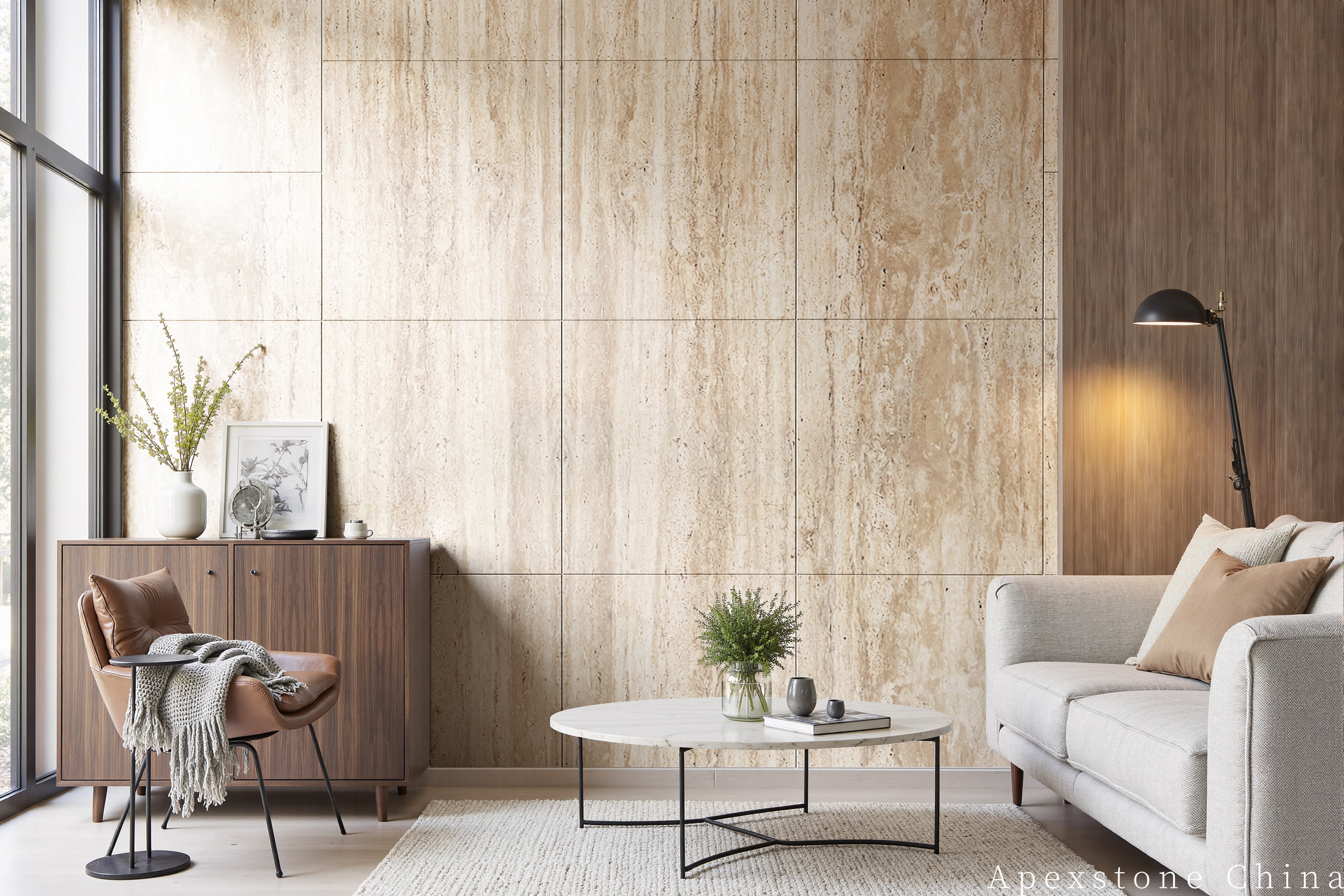 Large-format Travertine Romano wall with clearly coordinated panel joints