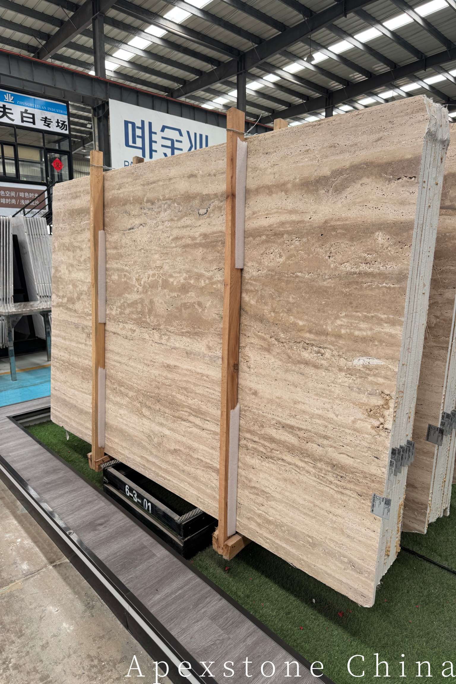 Travertine Romano outdoor paving slab