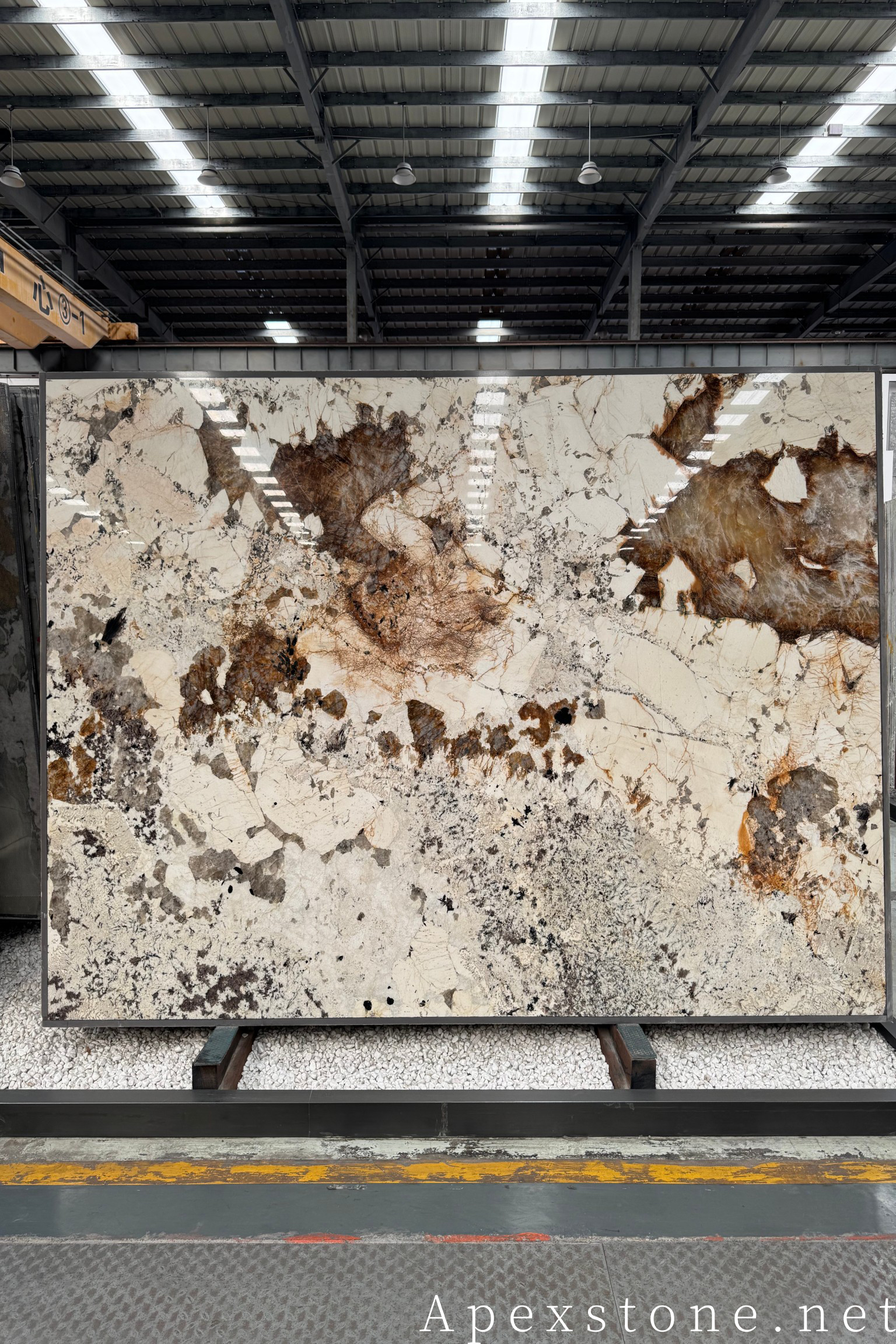 Pandora quartzite slabs for wall tile production