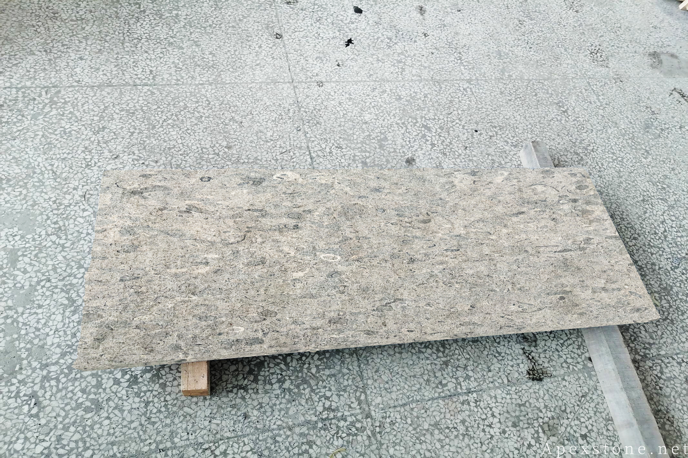 Portuguese Grey Limestone wall caps 189