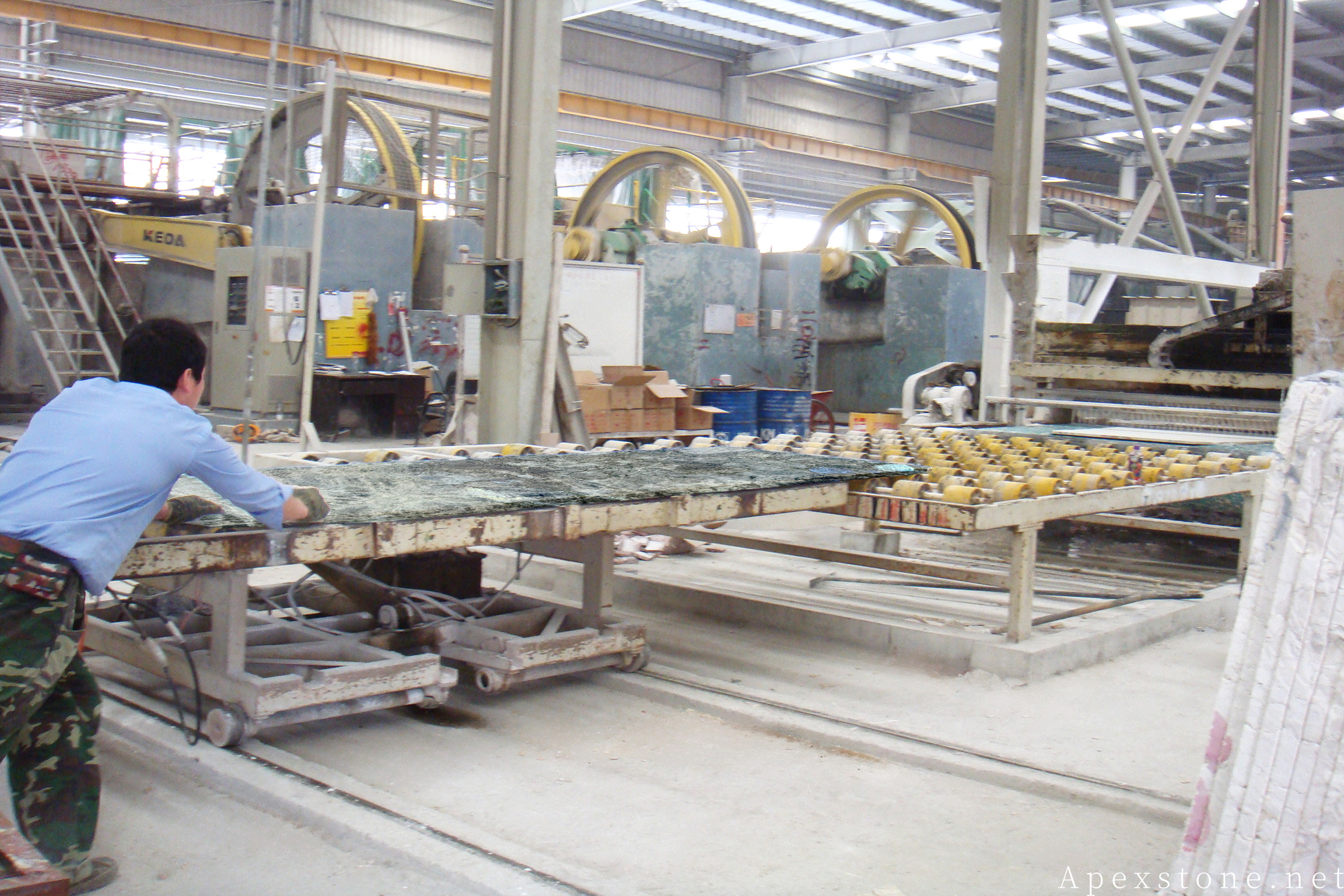 Blue Emerald Labradorite slab polishing process